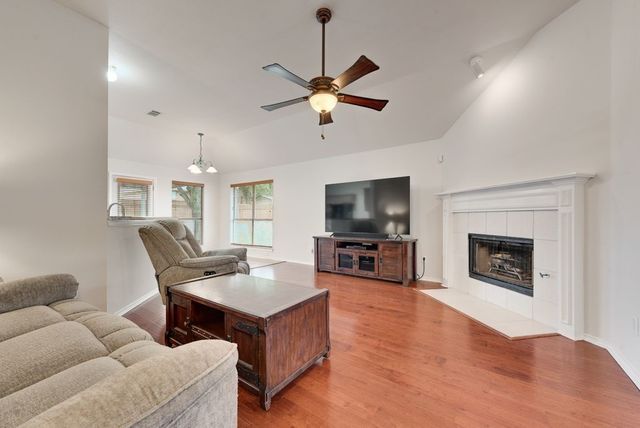 425 Alpine Drive, Desoto, TX 75115
