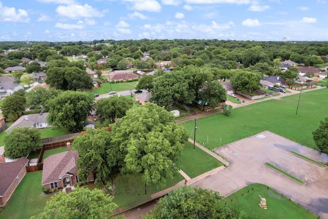 425 Alpine Drive, Desoto, TX 75115