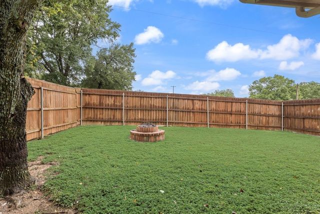 425 Alpine Drive, Desoto, TX 75115