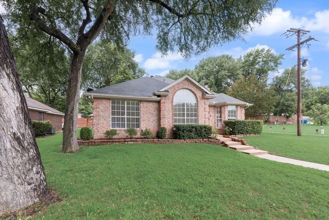 425 Alpine Drive, Desoto, TX 75115