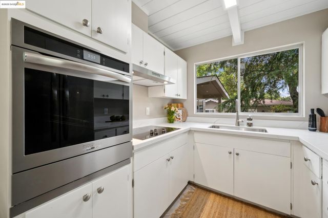 4258 Maple Ave, Oakland, CA 94602