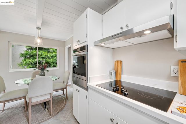 4258 Maple Ave, Oakland, CA 94602