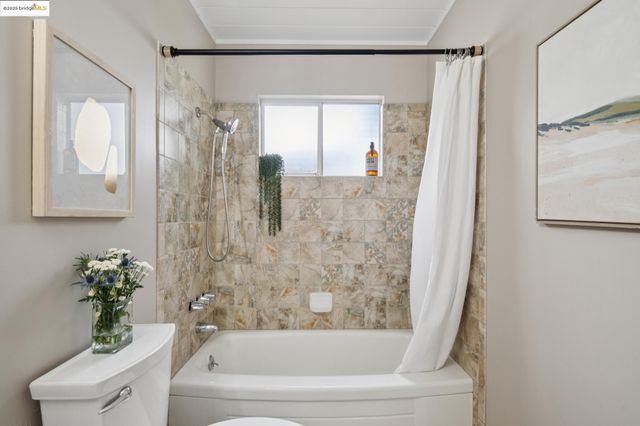 4258 Maple Ave, Oakland, CA 94602