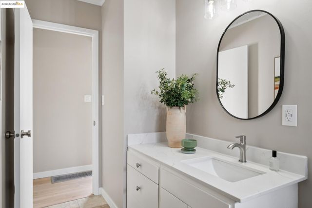 4258 Maple Ave, Oakland, CA 94602