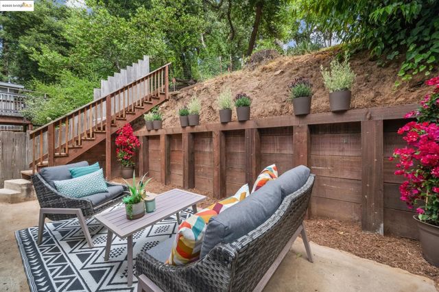 4258 Maple Ave, Oakland, CA 94602