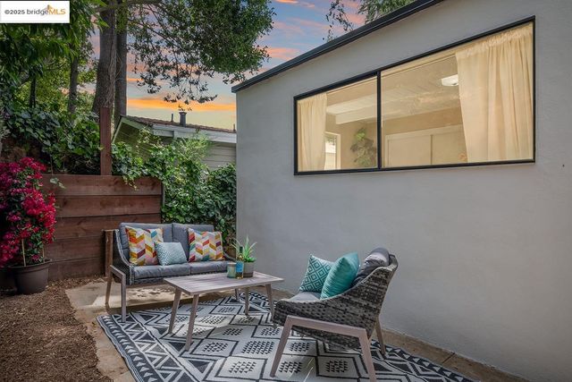 4258 Maple Ave, Oakland, CA 94602