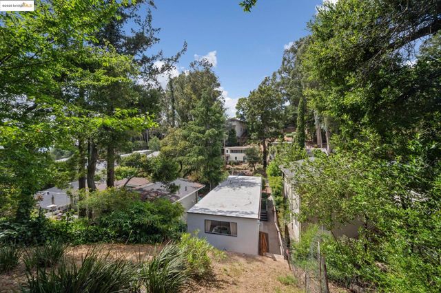 4258 Maple Ave, Oakland, CA 94602