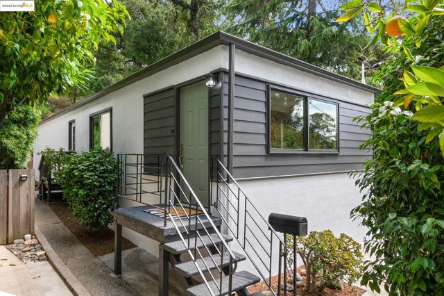 4258 Maple Ave, Oakland, CA 94602