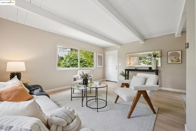 4258 Maple Ave, Oakland, CA 94602