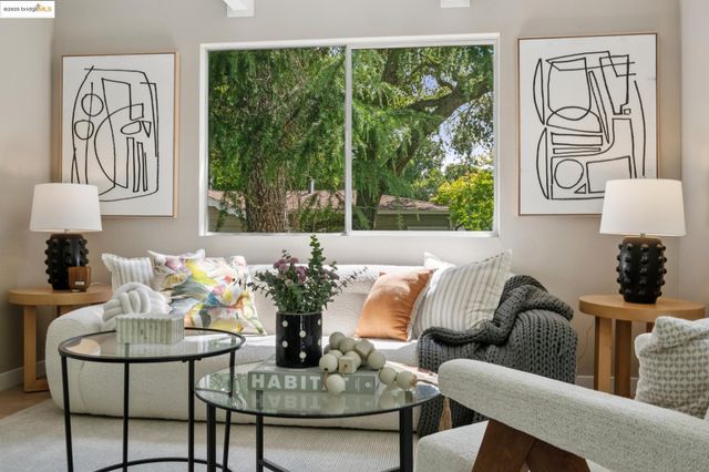 4258 Maple Ave, Oakland, CA 94602