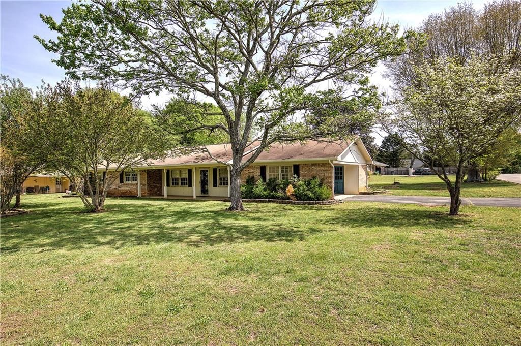 106 Tulip Way SW, Calhoun, GA 30701