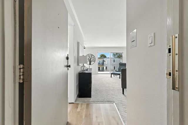 932 Peninsula Avenue 406, San Mateo, CA 94401