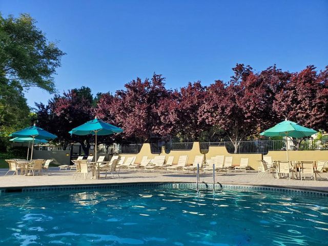 932 Peninsula Avenue 406, San Mateo, CA 94401