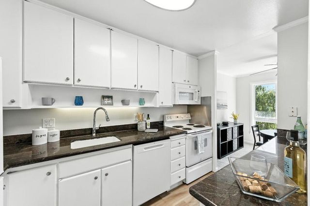 932 Peninsula Avenue 406, San Mateo, CA 94401