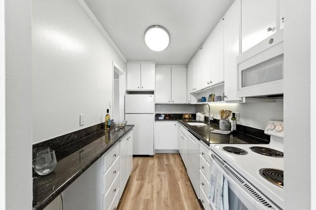 932 Peninsula Avenue 406, San Mateo, CA 94401