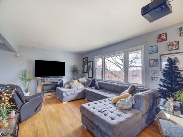 221 Chincopee Ave, Hopatcong Boro, NJ 07843