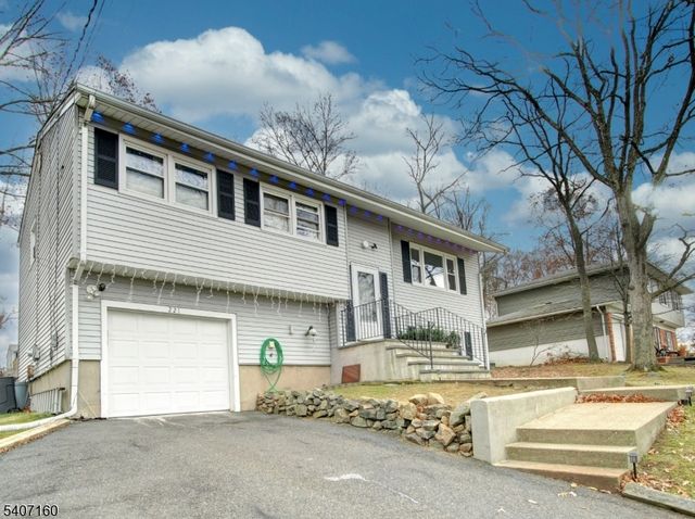 221 Chincopee Ave, Hopatcong Boro, NJ 07843