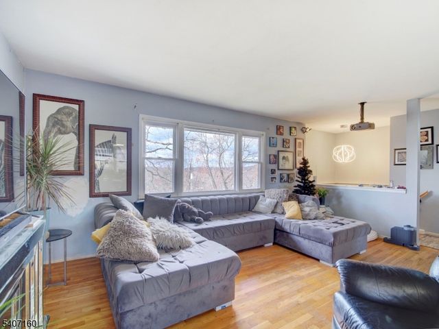 221 Chincopee Ave, Hopatcong Boro, NJ 07843