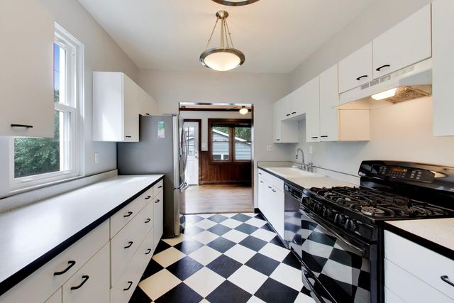 7120 N Ashland Boulevard, Chicago, IL 60626