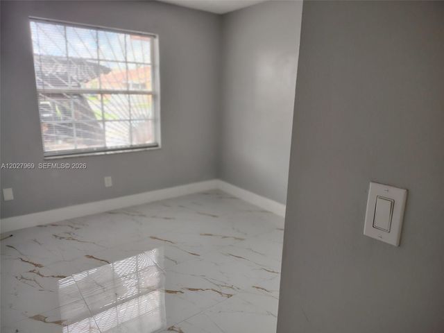 2250 W 74th Pl 8C, Hialeah, FL 33016