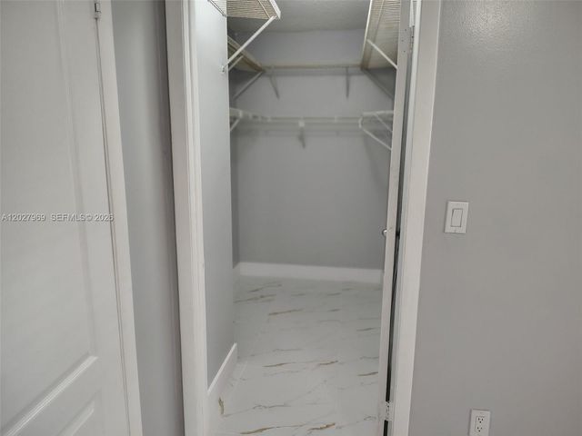 2250 W 74th Pl 8C, Hialeah, FL 33016