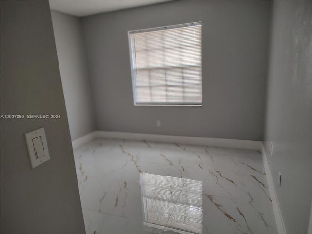 2250 W 74th Pl 8C, Hialeah, FL 33016
