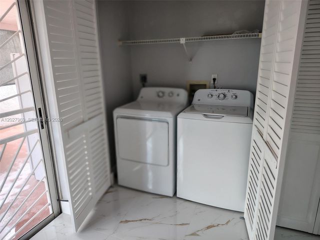 2250 W 74th Pl 8C, Hialeah, FL 33016