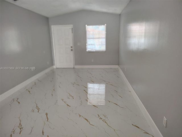 2250 W 74th Pl 8C, Hialeah, FL 33016