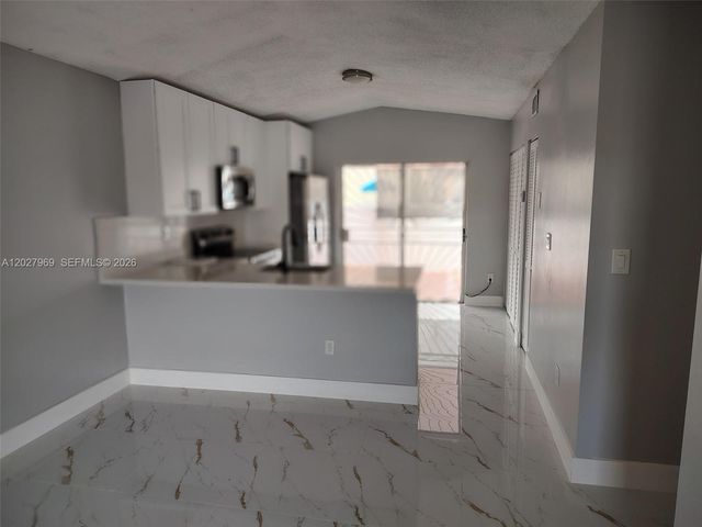 2250 W 74th Pl 8C, Hialeah, FL 33016