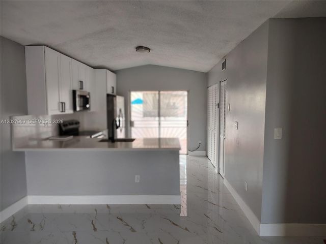 2250 W 74th Pl 8C, Hialeah, FL 33016
