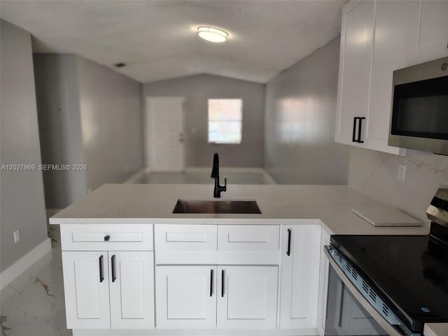 2250 W 74th Pl 8C, Hialeah, FL 33016