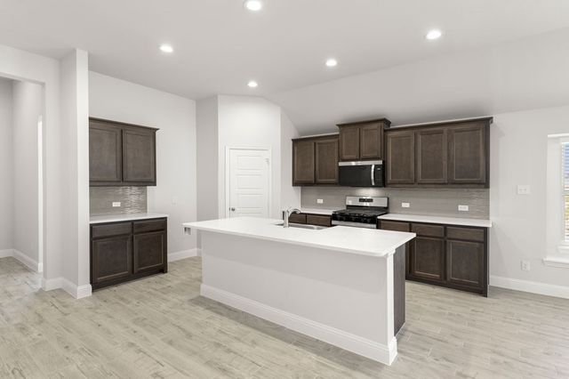 137 Whistling Duck, Balch Springs, TX 75181