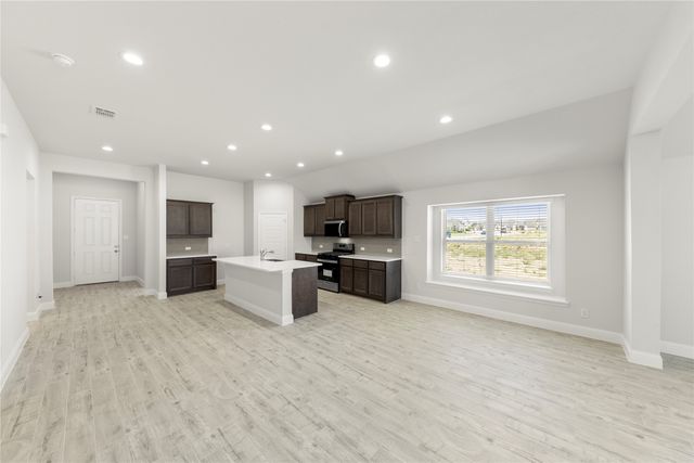 137 Whistling Duck, Balch Springs, TX 75181