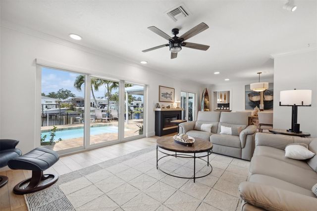 1424 47TH AVENUE NE, St Petersburg, FL 33703