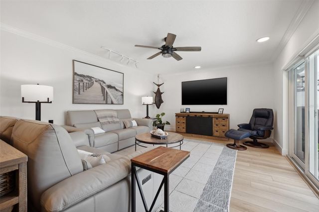 1424 47TH AVENUE NE, St Petersburg, FL 33703