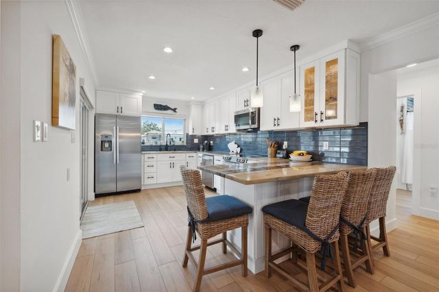 1424 47TH AVENUE NE, St Petersburg, FL 33703