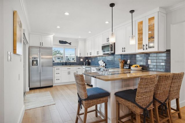 1424 47TH AVENUE NE, St Petersburg, FL 33703