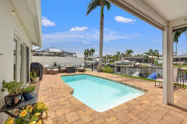 1424 47TH AVENUE NE, St Petersburg, FL 33703