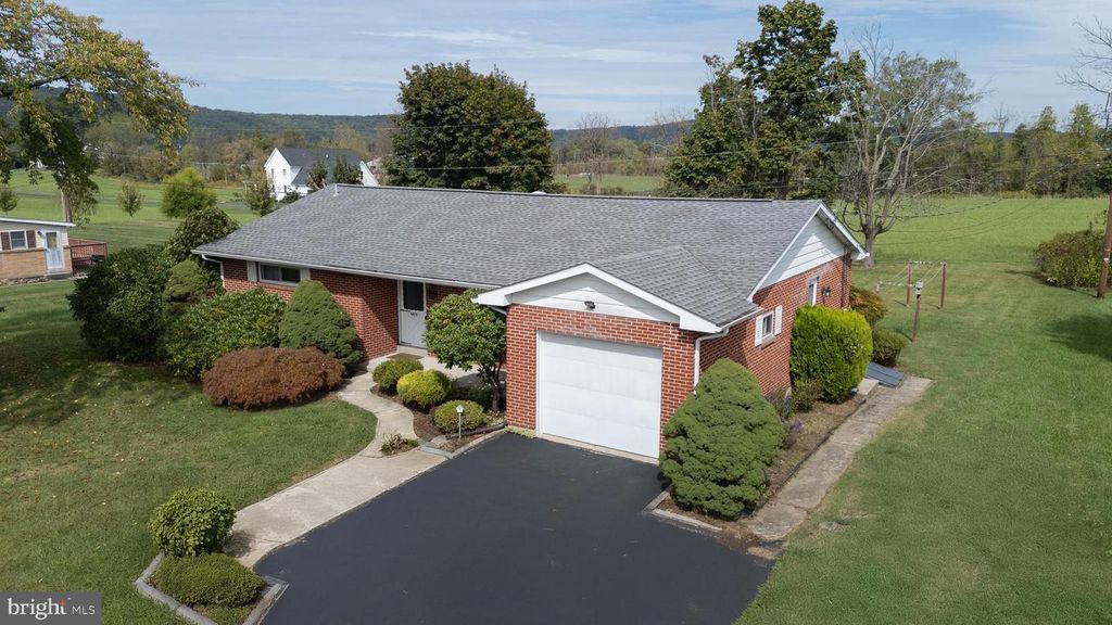 4479 N SUNSET DR, Coopersburg, PA 18036