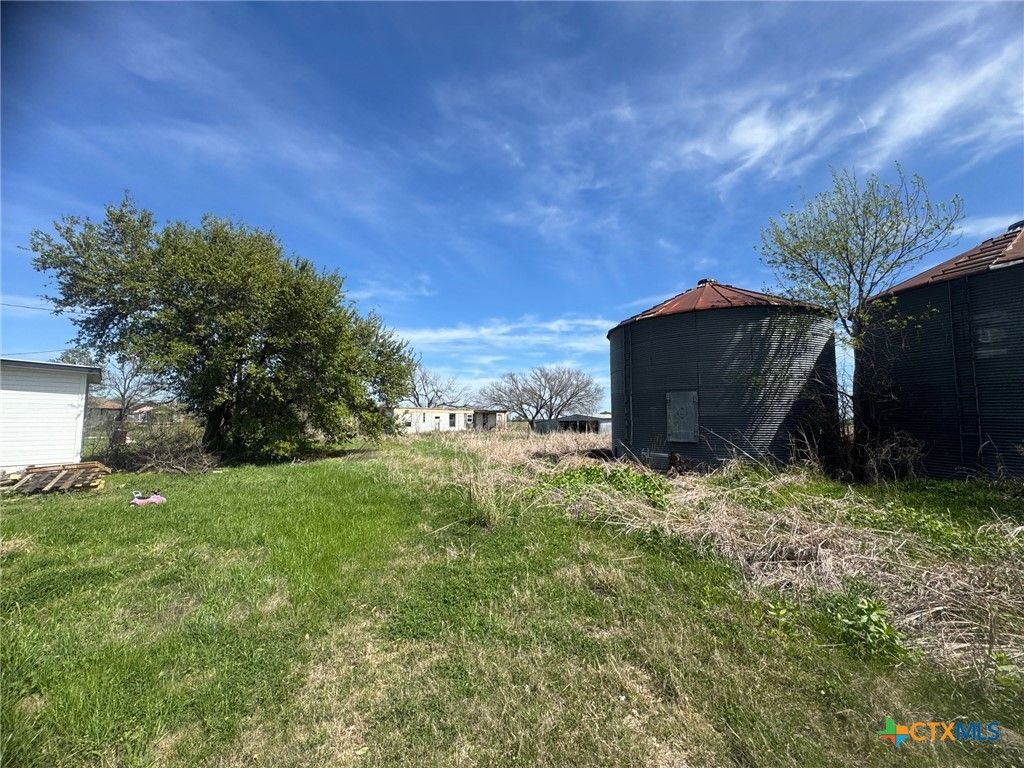 Image 1 of property listing at 224 5th street, Burlington, TX 76519