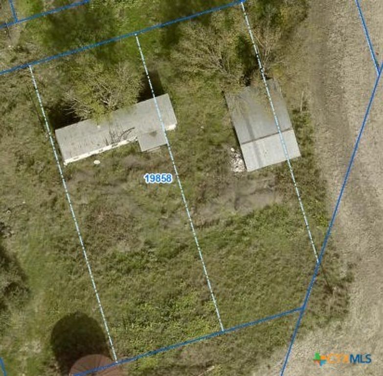 Image 4 of property listing at 224 5th street, Burlington, TX 76519