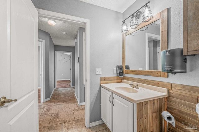 9803 Knollview Dr, Pensacola, FL 32514