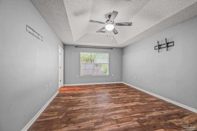 9803 Knollview Dr, Pensacola, FL 32514