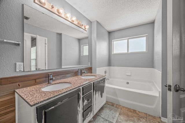 9803 Knollview Dr, Pensacola, FL 32514