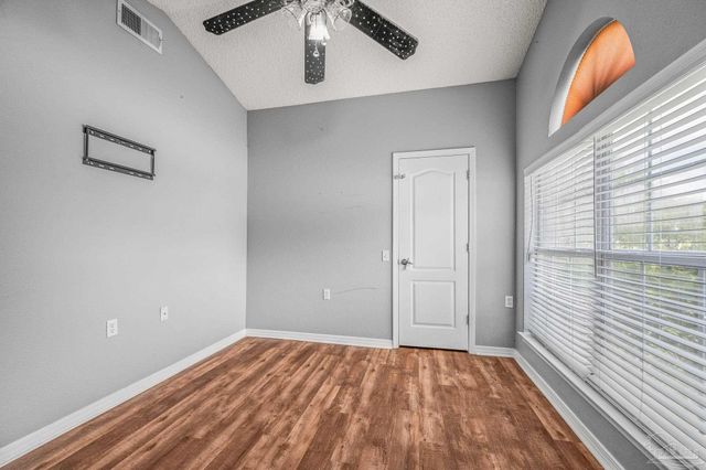 9803 Knollview Dr, Pensacola, FL 32514