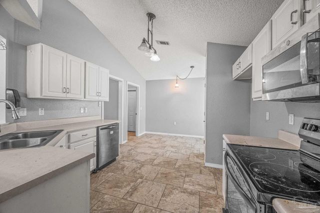 9803 Knollview Dr, Pensacola, FL 32514