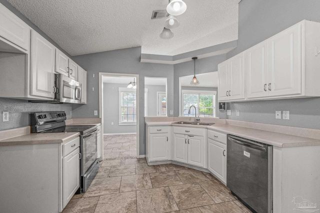 9803 Knollview Dr, Pensacola, FL 32514