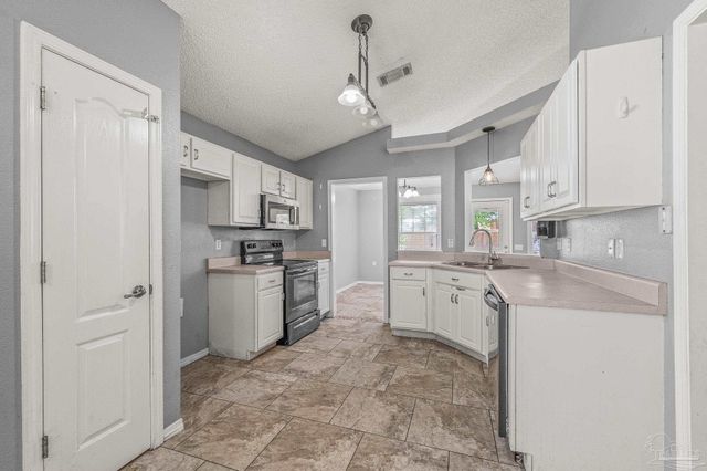 9803 Knollview Dr, Pensacola, FL 32514