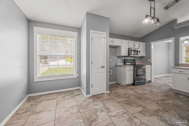 9803 Knollview Dr, Pensacola, FL 32514