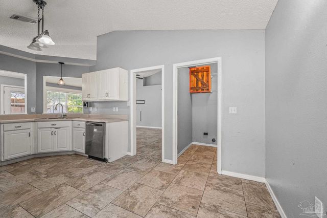 9803 Knollview Dr, Pensacola, FL 32514